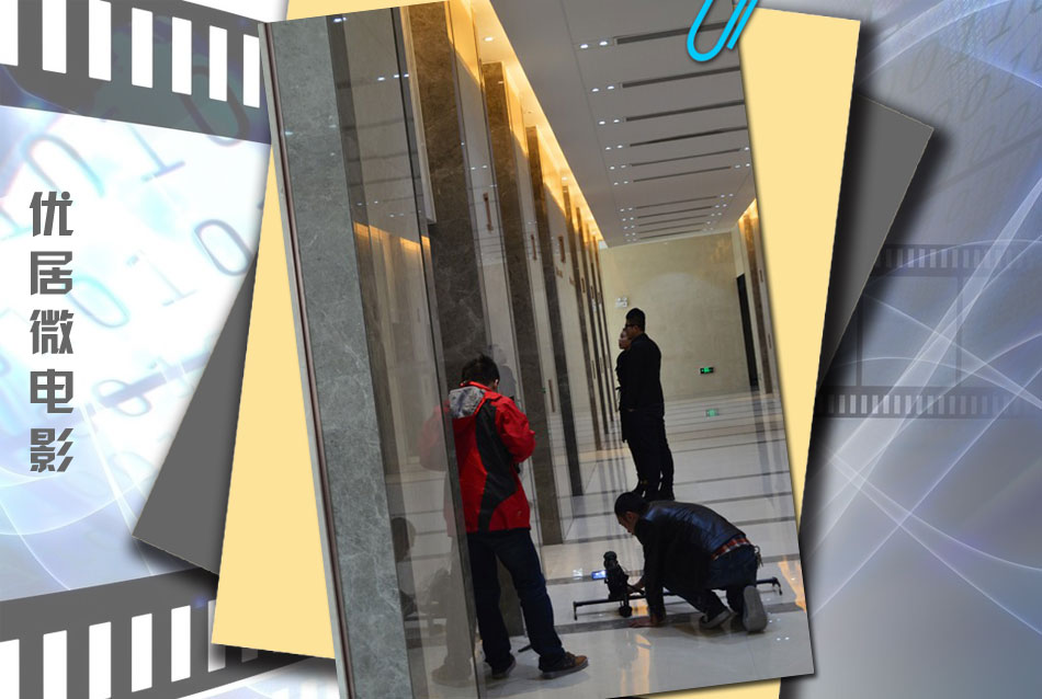 置业顾问带领男主角去看写字楼样板间